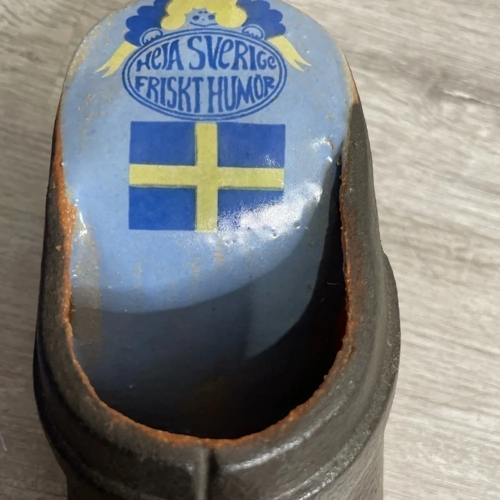 Gustavsberg Made in Sweden Heja Sverige Friskt Humor Clog Pottery